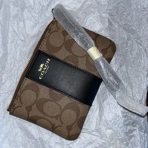 ✨ NWT ✨ Corner Zip Wristlet In Signature Canvas - Gold/Khaki Saddle 2